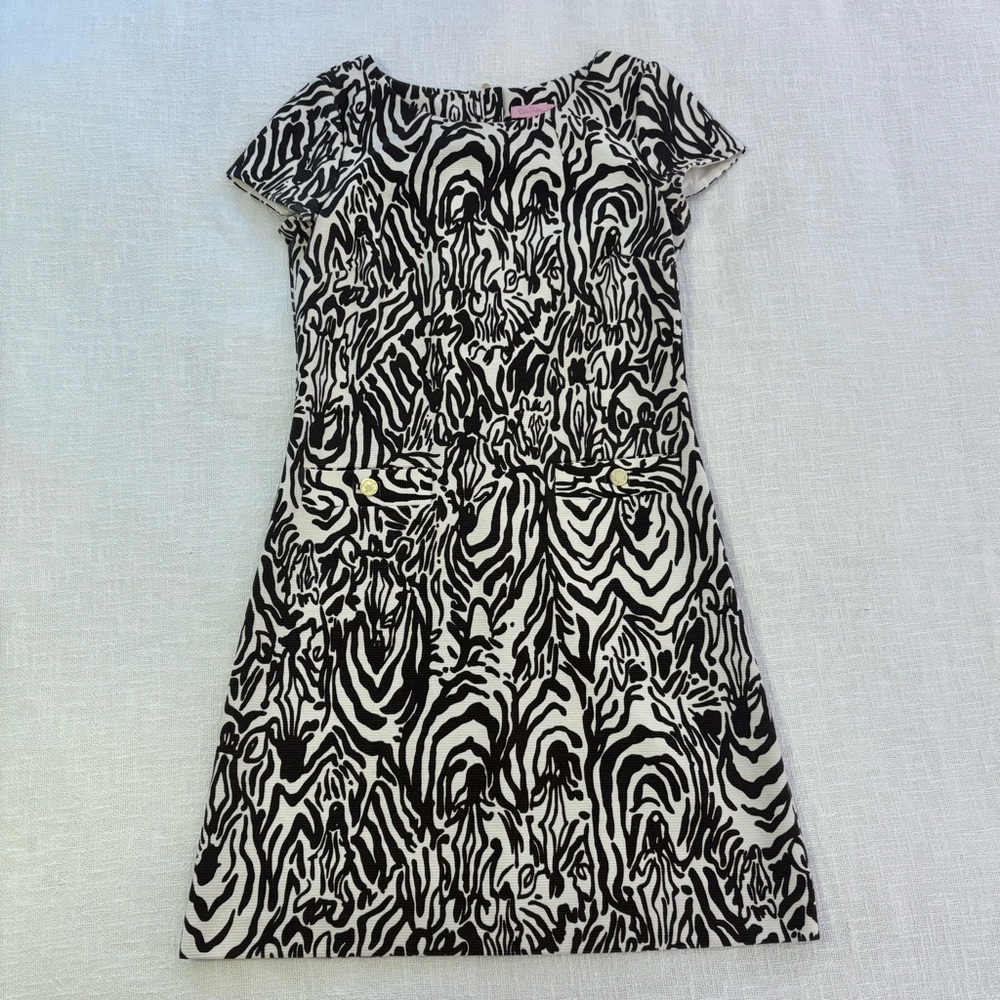 EUC Lilly Pulitzer Layton Shift in Full Entourage (Zebra) print, size M